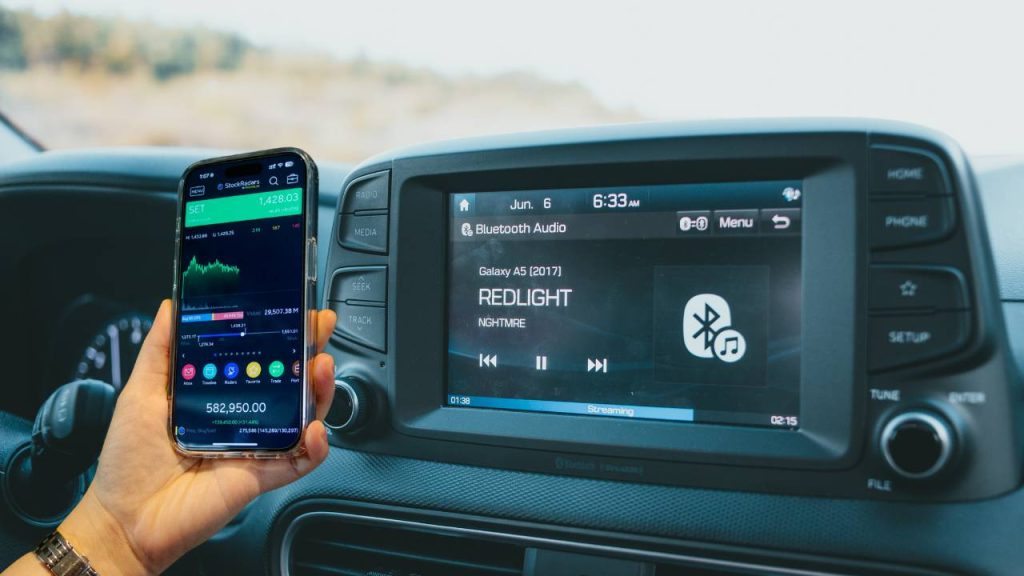 Understanding the iOS 18.4 CarPlay Issues